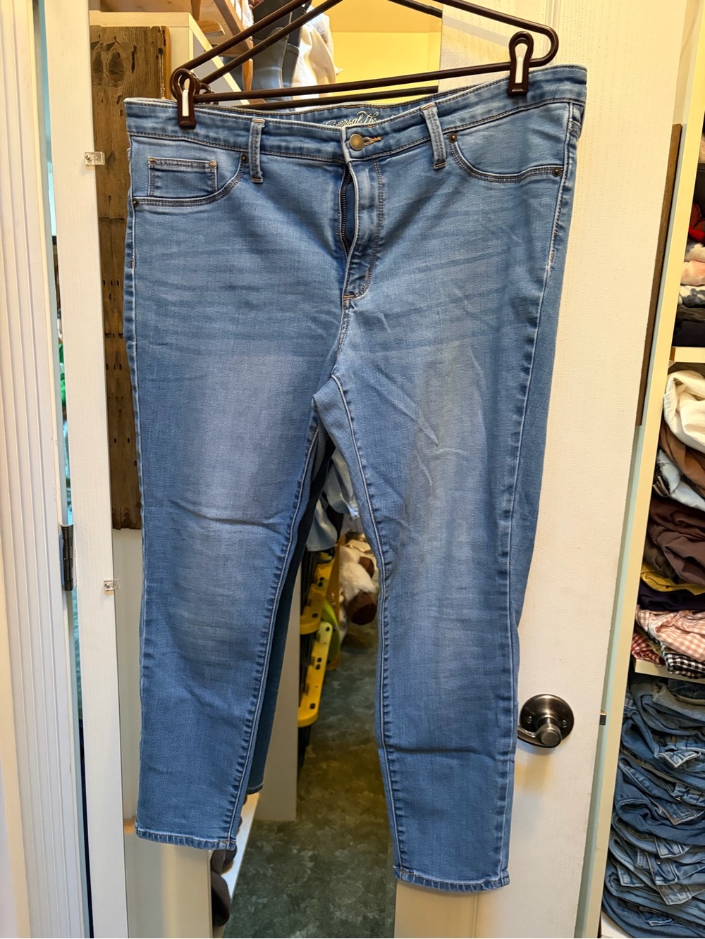 Universal Thread Light Blue Skinny Stretch Jeans mid rise jeggings.